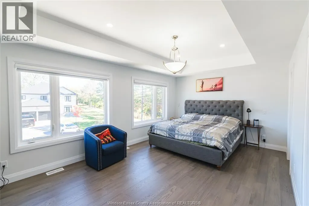 2507 ROXBOROUGH BOULEVARD