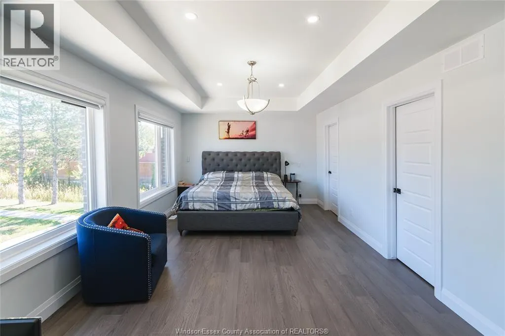 2507 ROXBOROUGH BOULEVARD