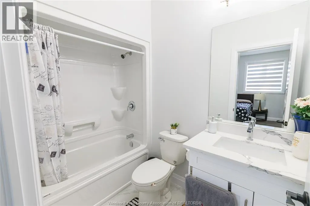 2507 ROXBOROUGH BOULEVARD