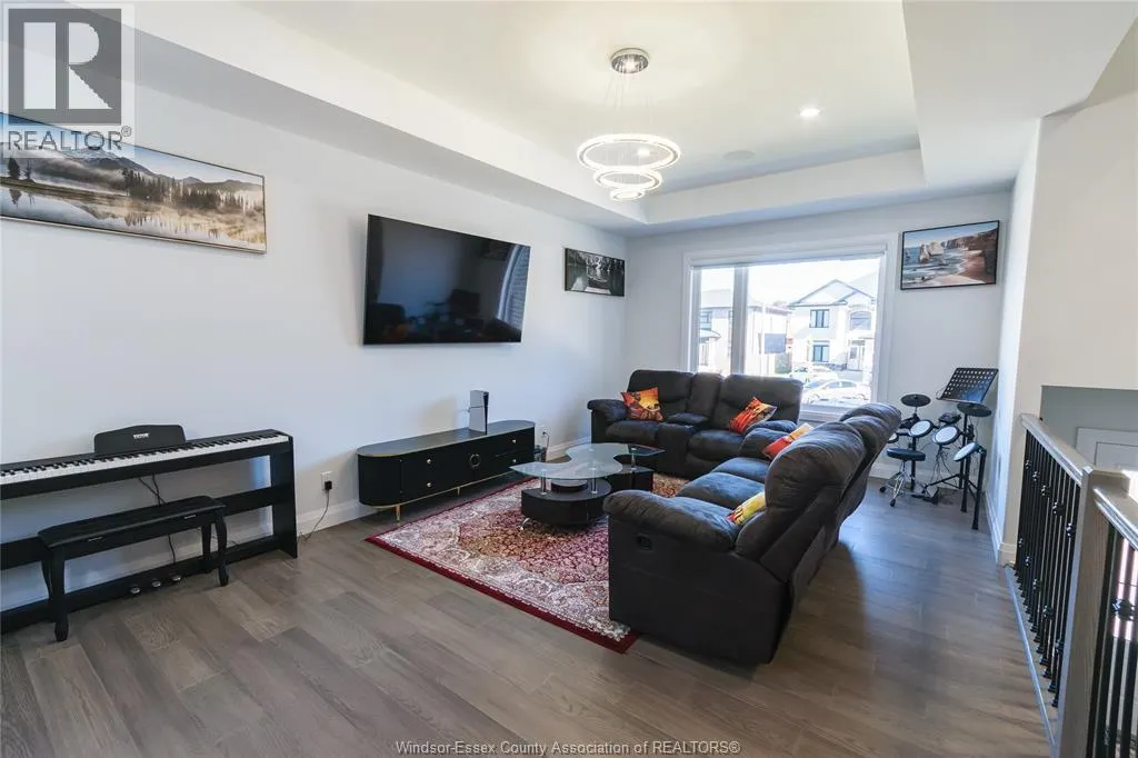 2507 ROXBOROUGH BOULEVARD