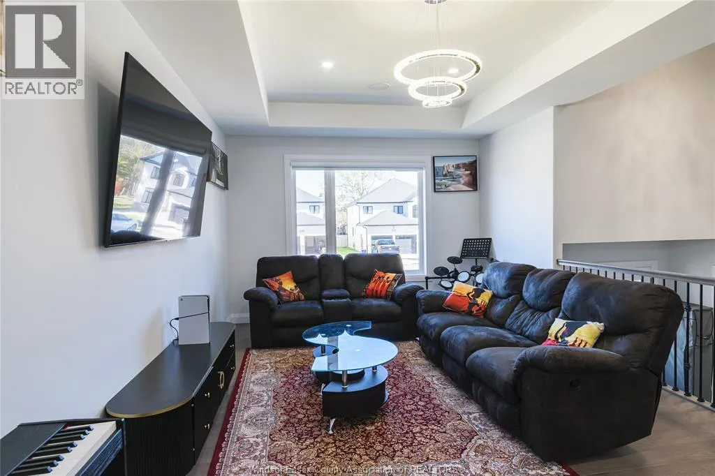 2507 ROXBOROUGH BOULEVARD