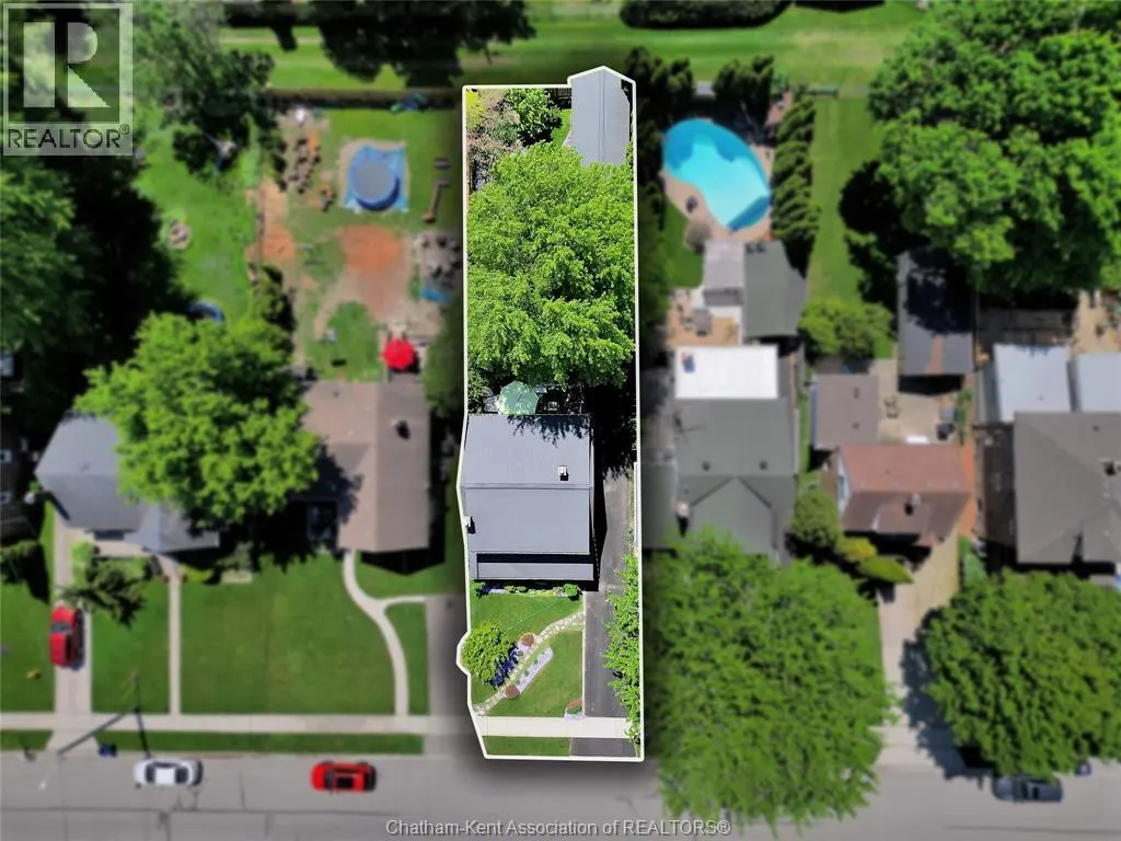 82 Robertson AVENUE