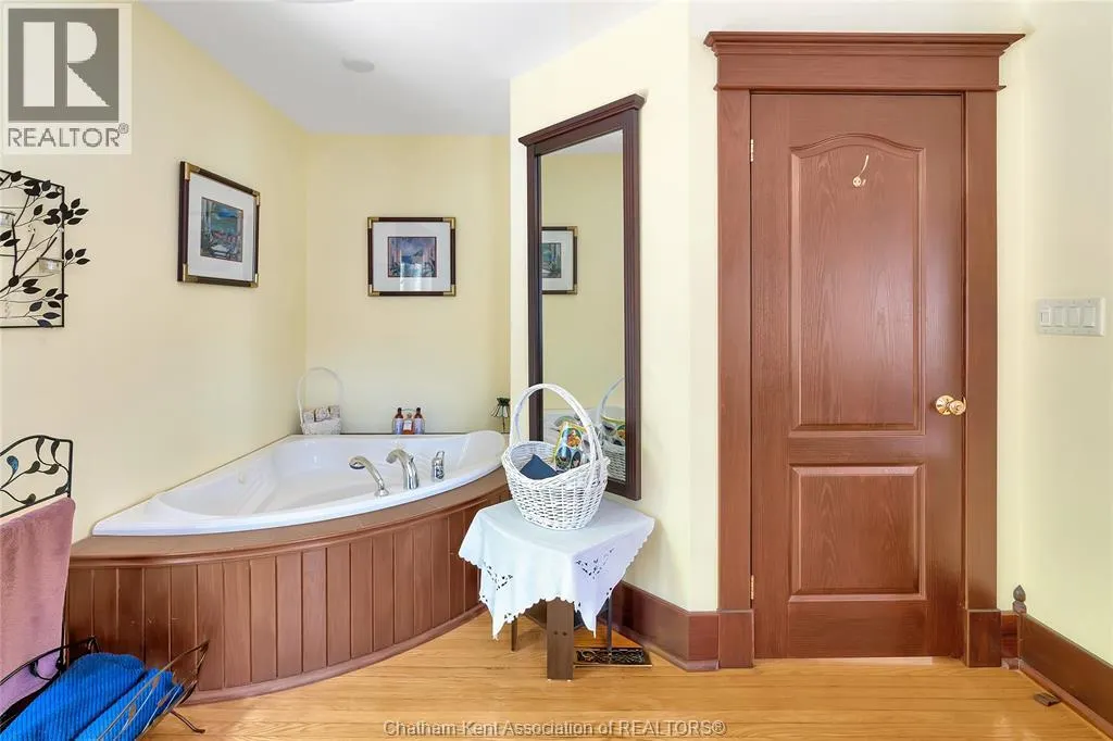 82 Robertson AVENUE