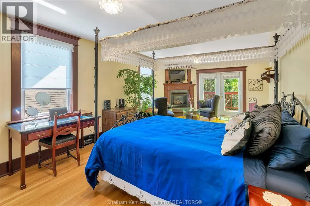 82 Robertson AVENUE