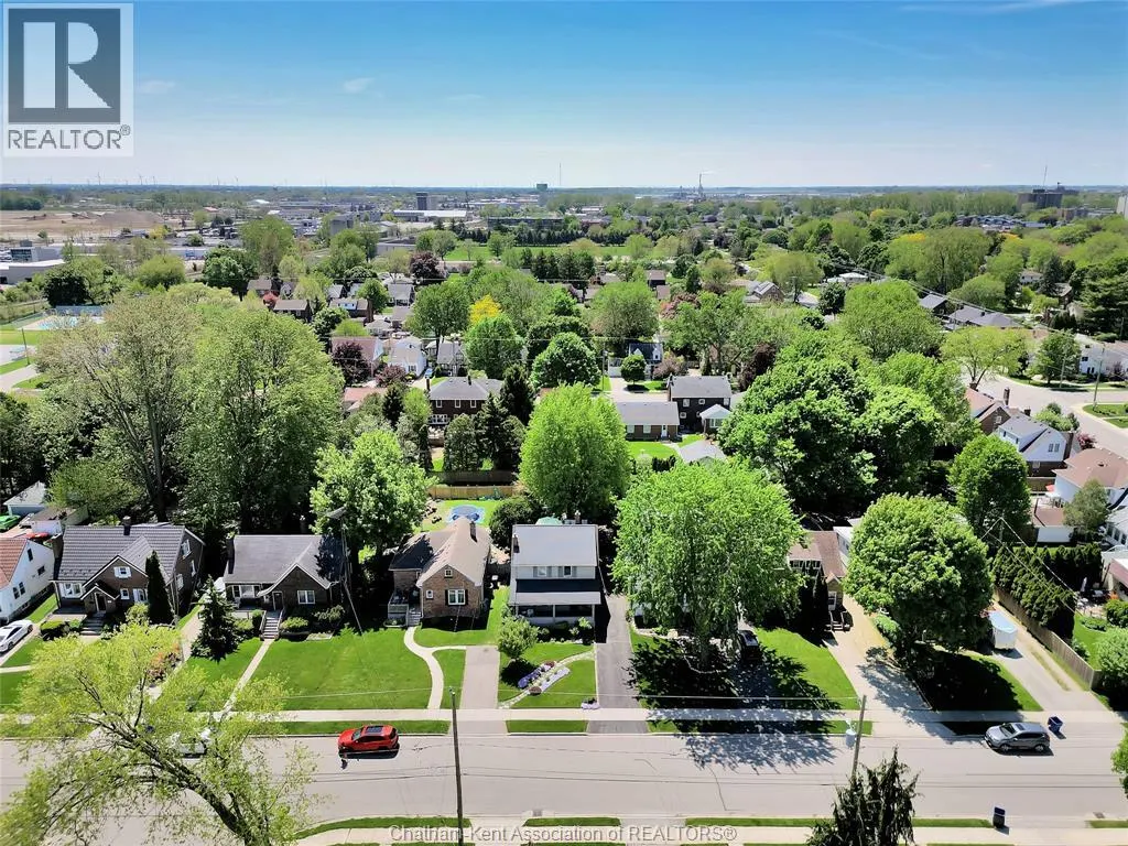 82 Robertson AVENUE