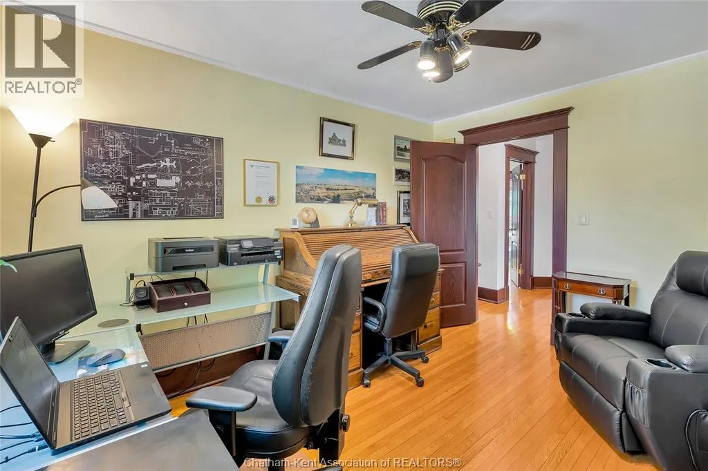 82 Robertson AVENUE