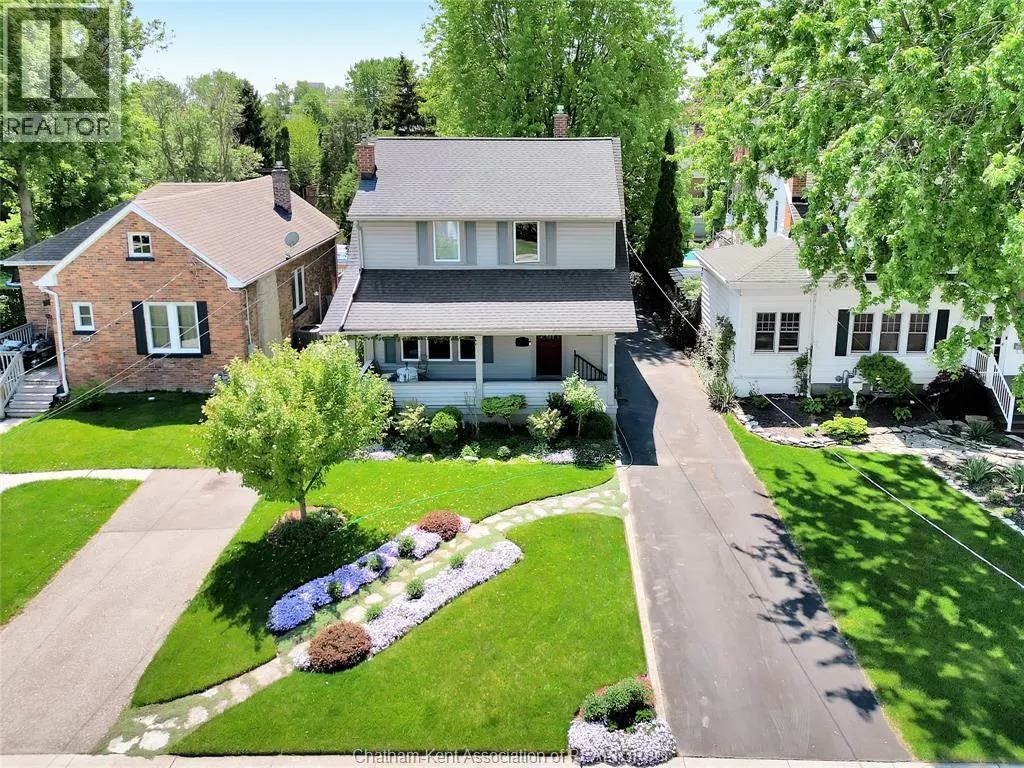 82 Robertson AVENUE