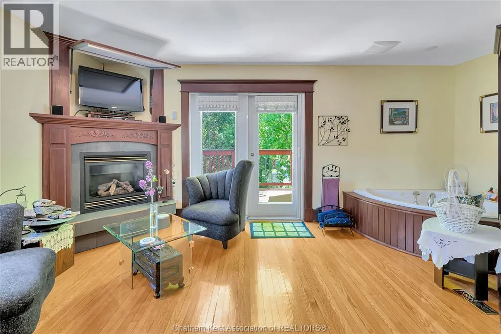 82 Robertson AVENUE