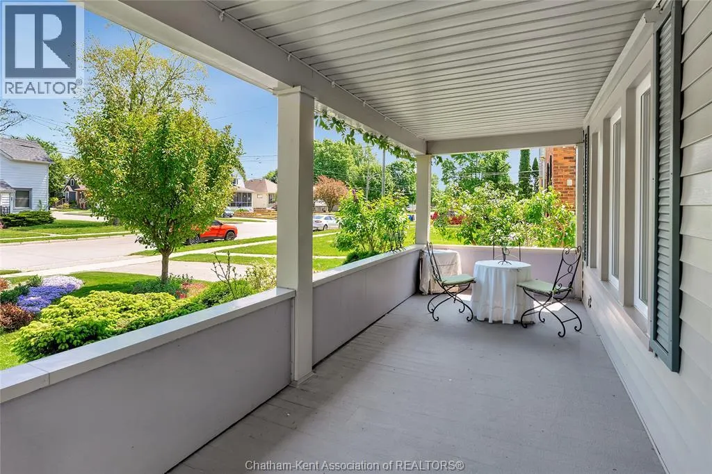 82 Robertson AVENUE