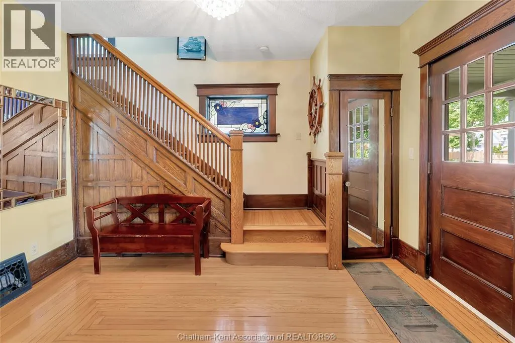 82 Robertson AVENUE