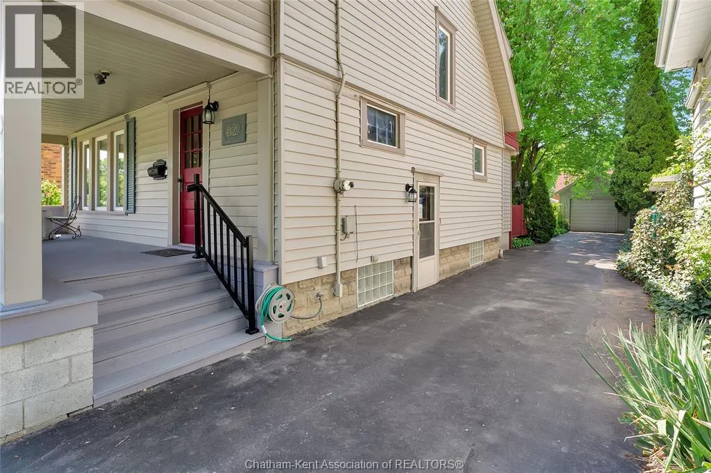 82 Robertson AVENUE