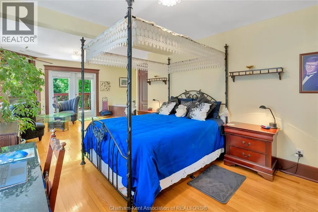 82 Robertson AVENUE