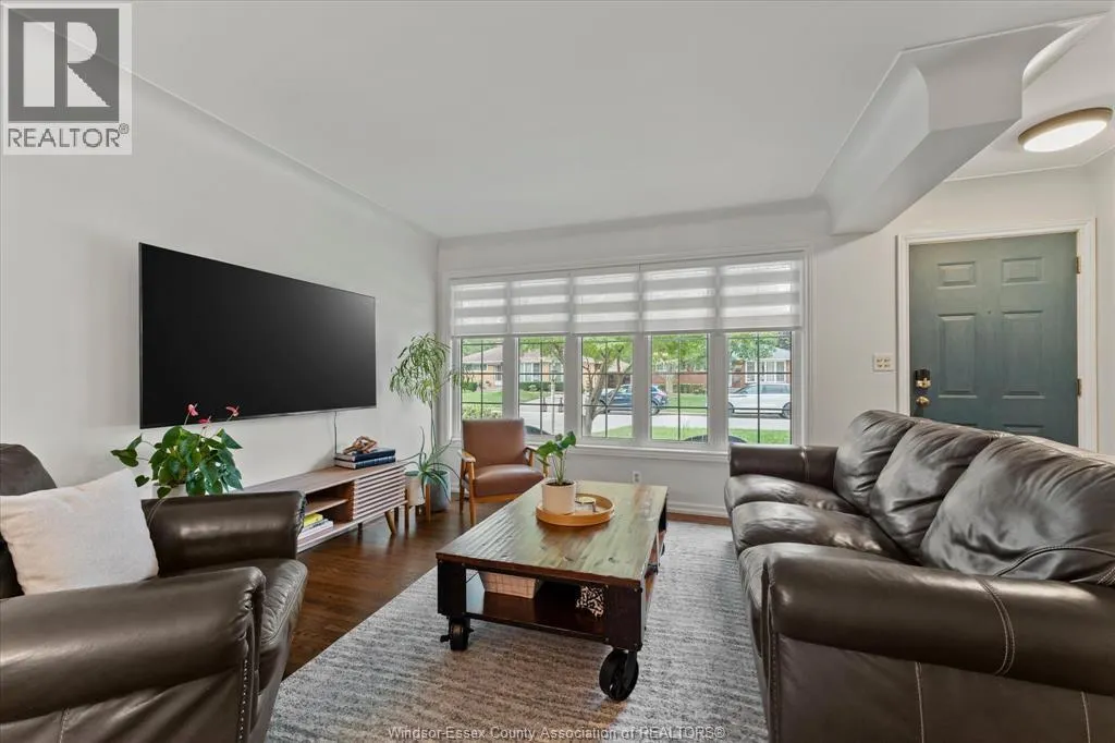 3425 Roxborough BOULEVARD