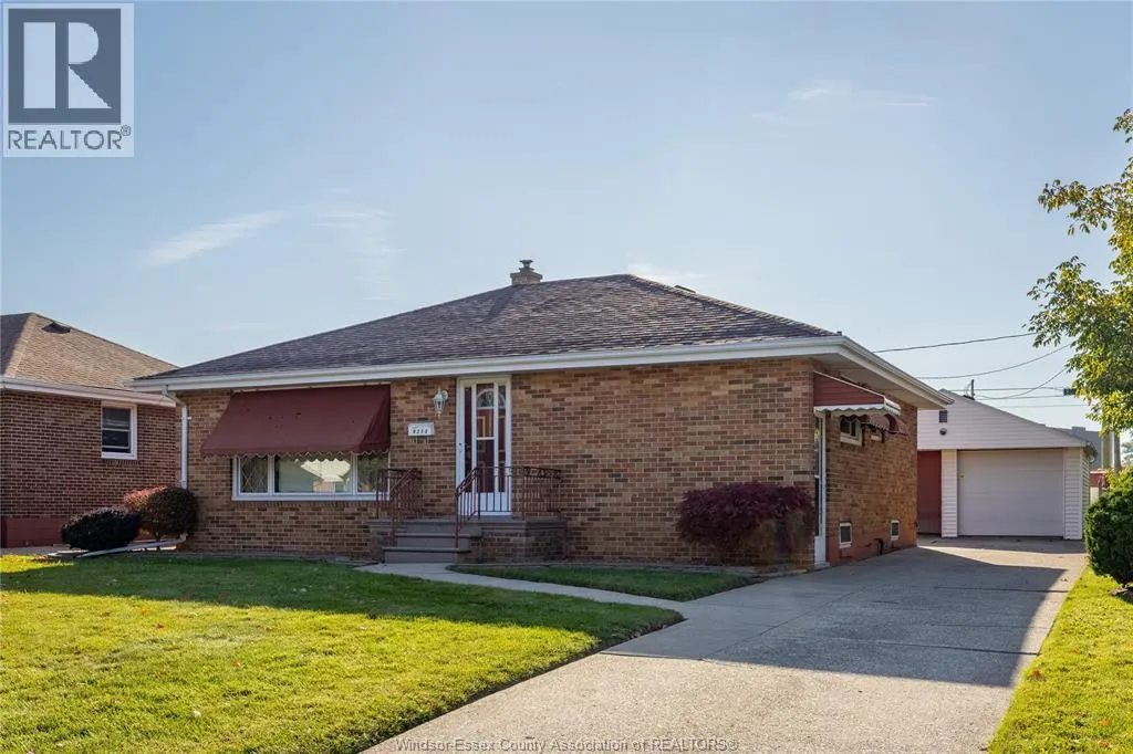 8273 Menard