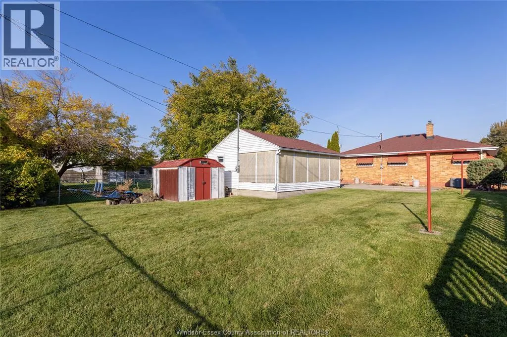 8273 Menard