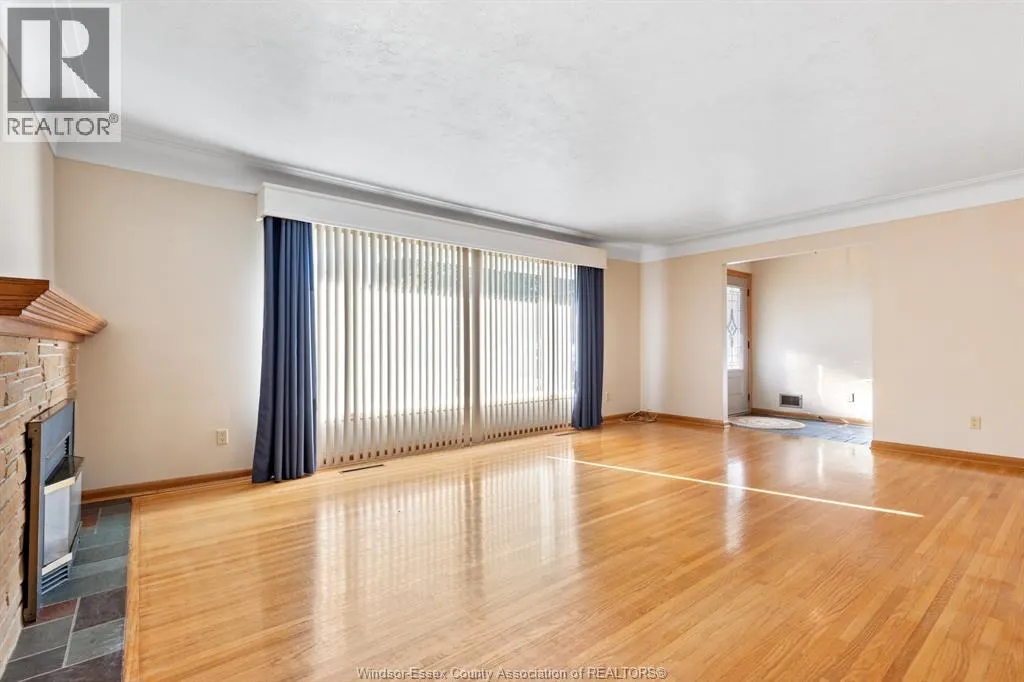 28 CANAL STREET East