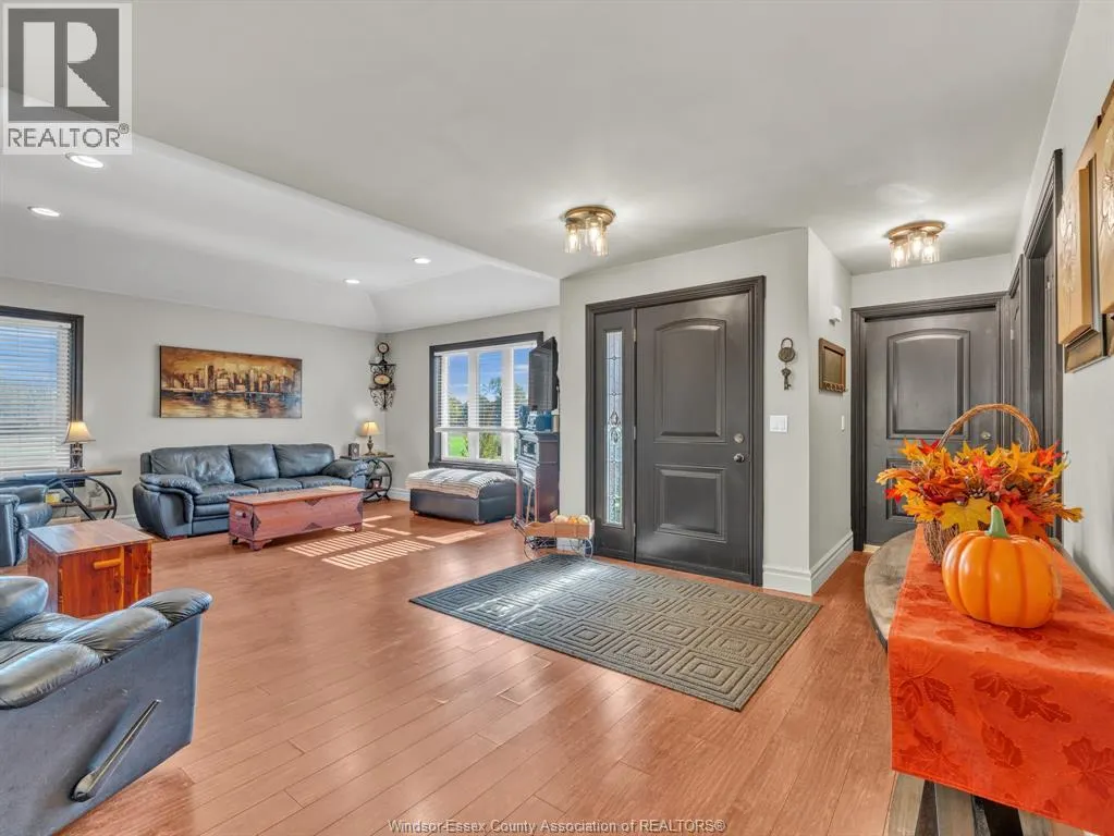 24 LANDOR