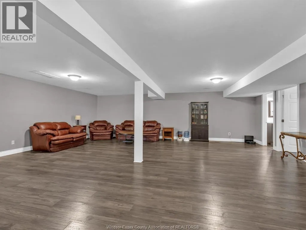 24 LANDOR