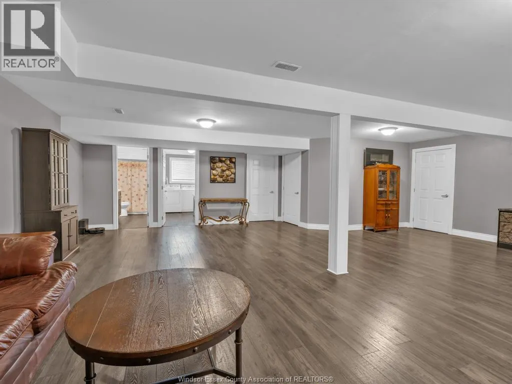 24 LANDOR