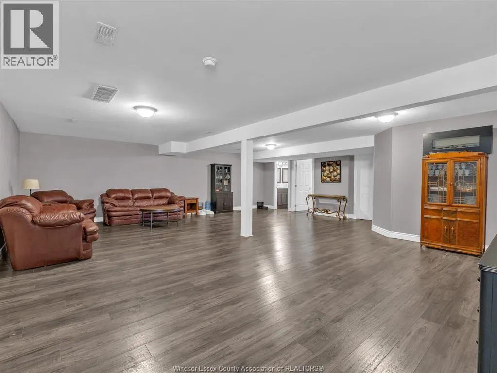 24 LANDOR