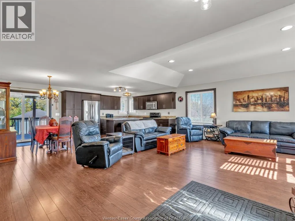 24 LANDOR