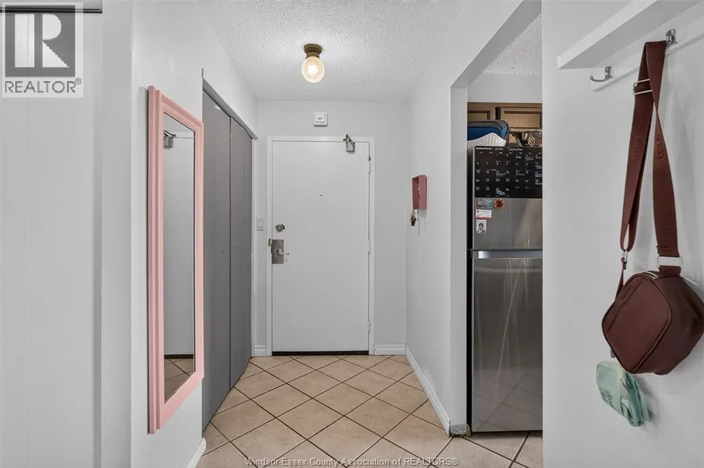 3936 WYANDOTTE STREET East Unit# 810