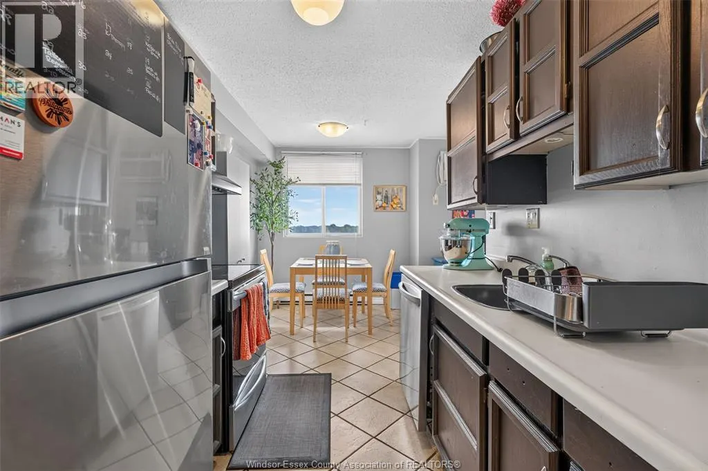 3936 WYANDOTTE STREET East Unit# 810
