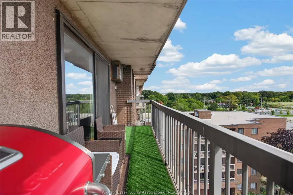 3936 WYANDOTTE STREET East Unit# 810