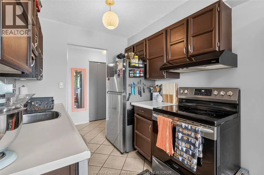 3936 WYANDOTTE STREET East Unit# 810