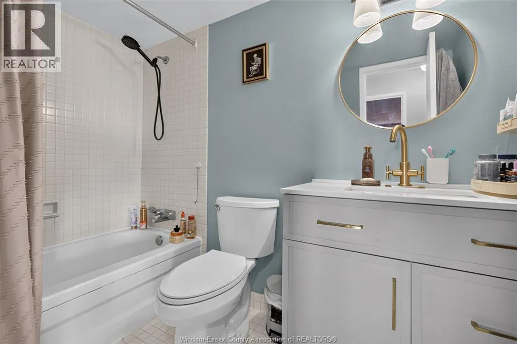 3936 WYANDOTTE STREET East Unit# 810