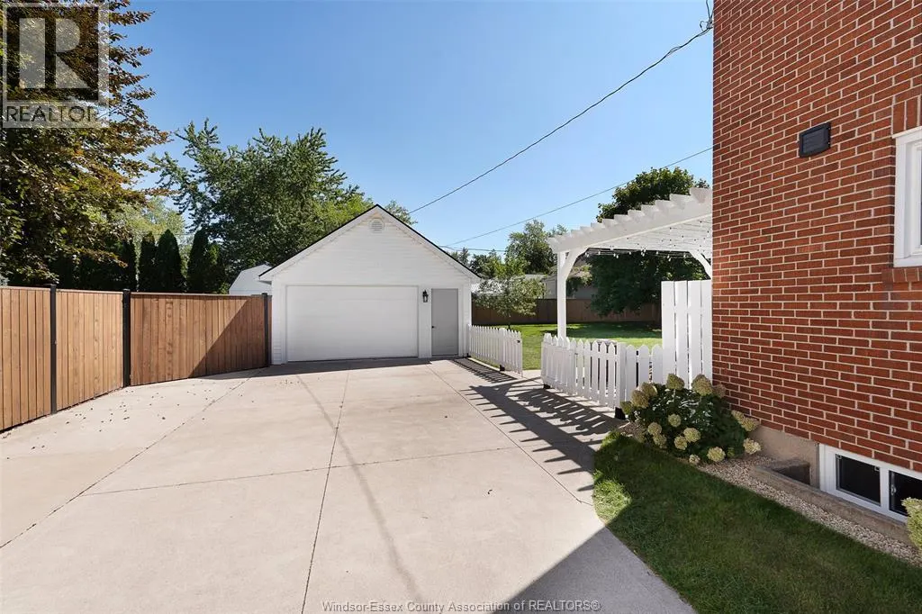114 WALNUT STREET North
