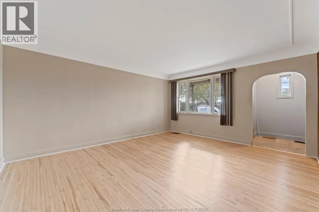 990 SCOFIELD AVENUE