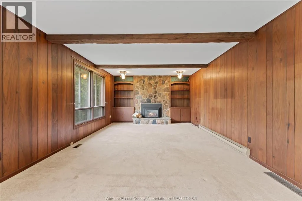 990 SCOFIELD AVENUE