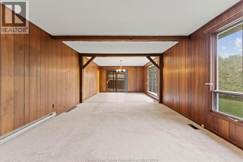 990 SCOFIELD AVENUE