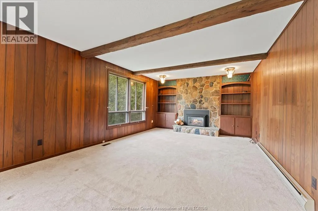 990 SCOFIELD AVENUE