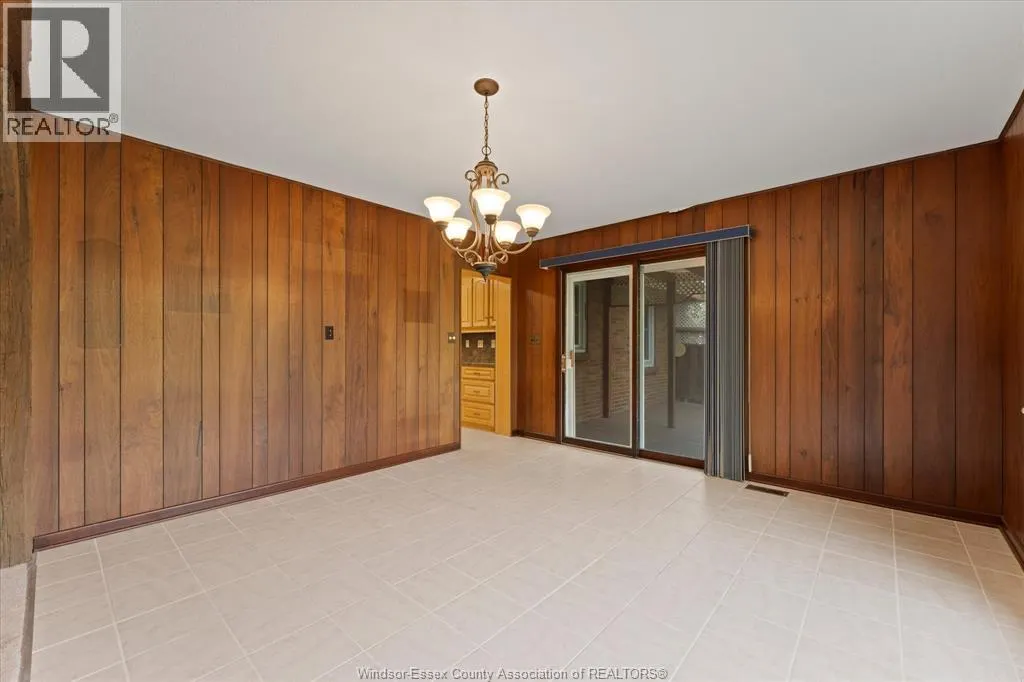 990 SCOFIELD AVENUE