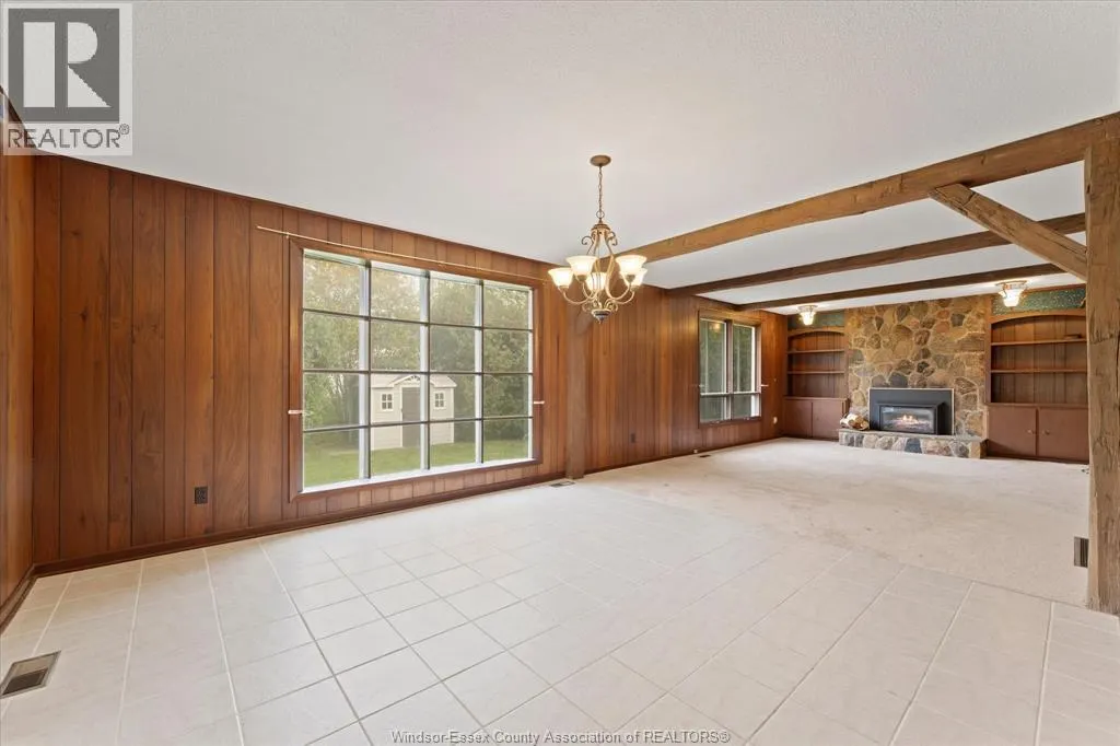 990 SCOFIELD AVENUE