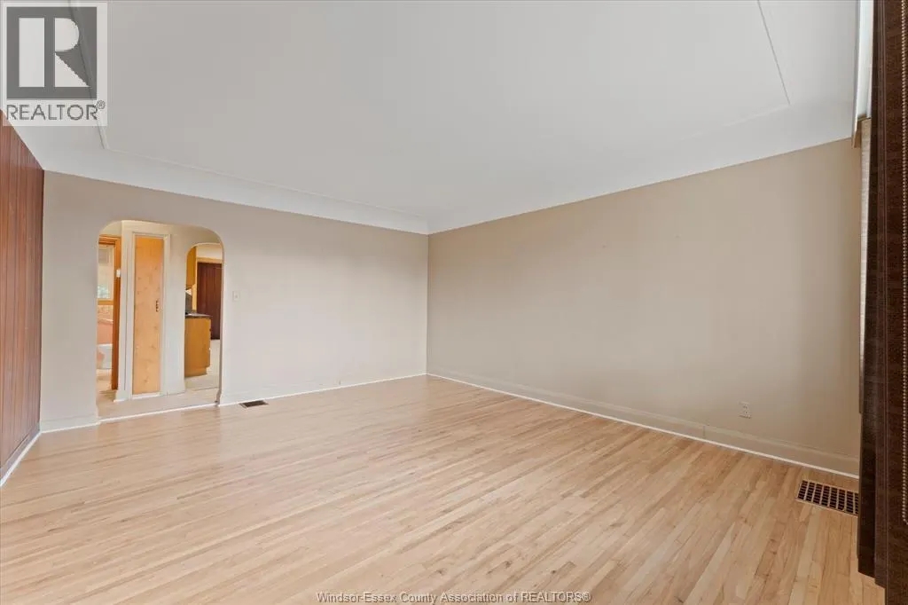 990 SCOFIELD AVENUE
