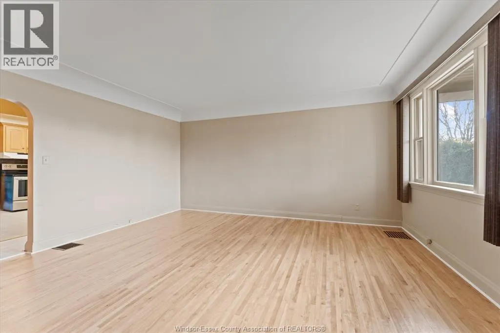 990 SCOFIELD AVENUE