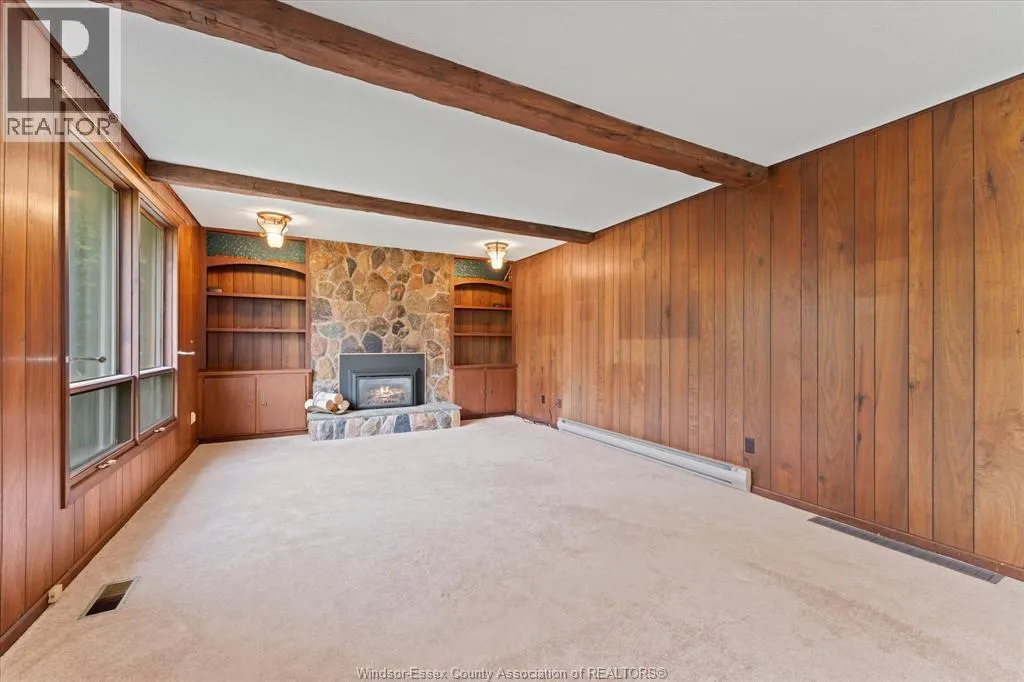 990 SCOFIELD AVENUE