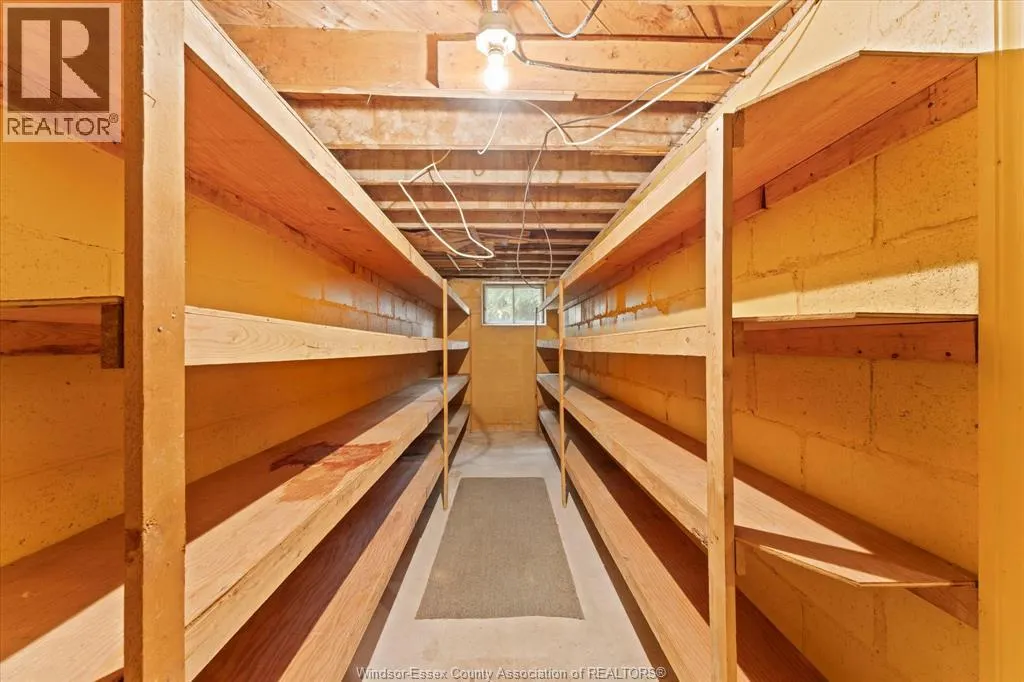 990 SCOFIELD AVENUE