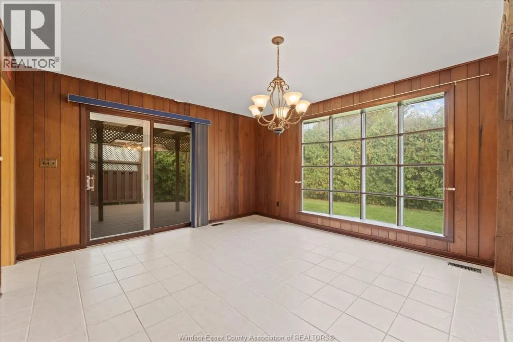 990 SCOFIELD AVENUE