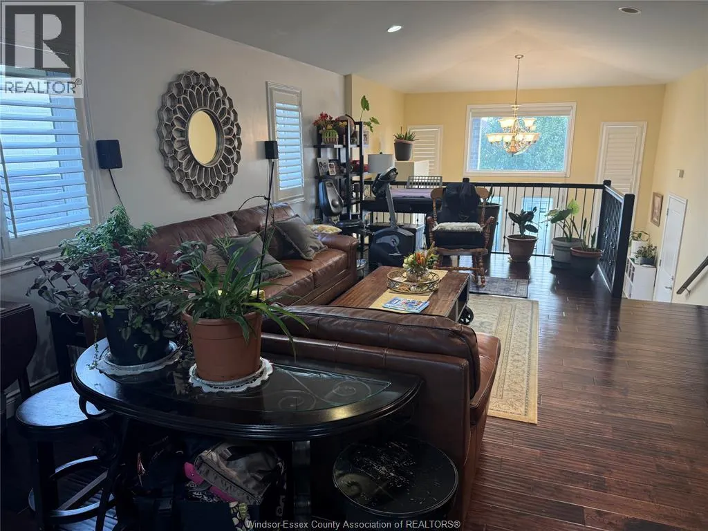 2991 MCROBBIE CRESCENT