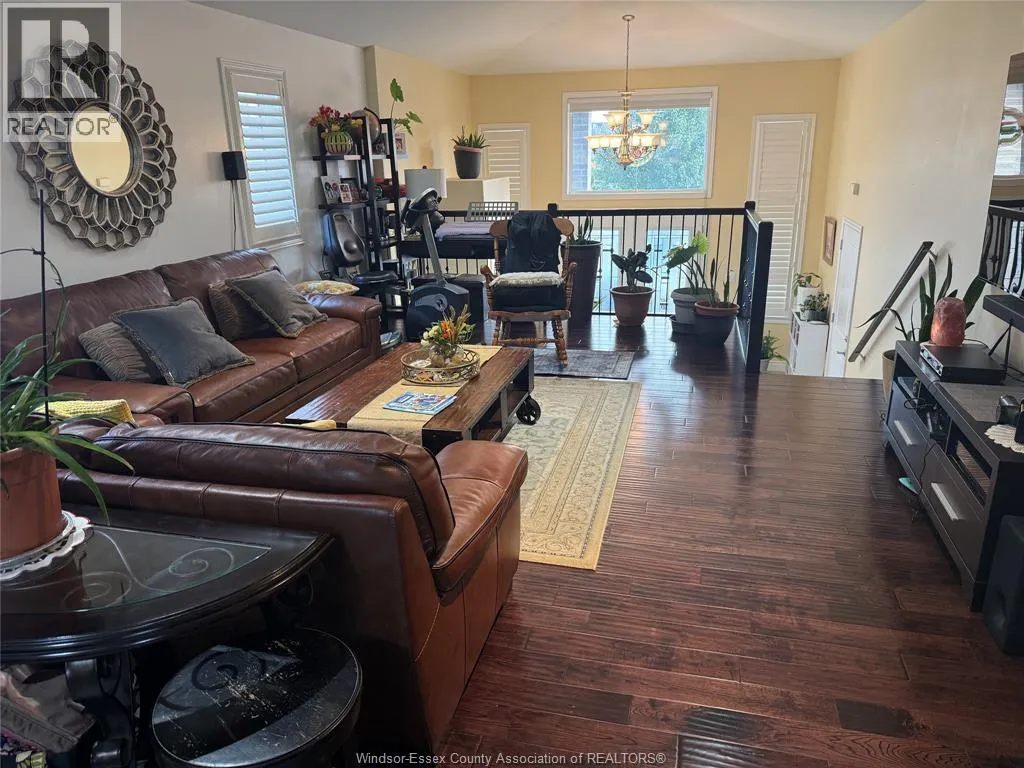 2991 MCROBBIE CRESCENT