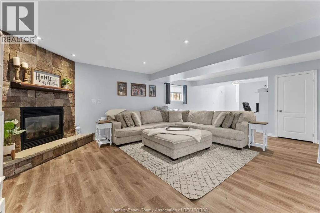 1400 McMahon CRESCENT
