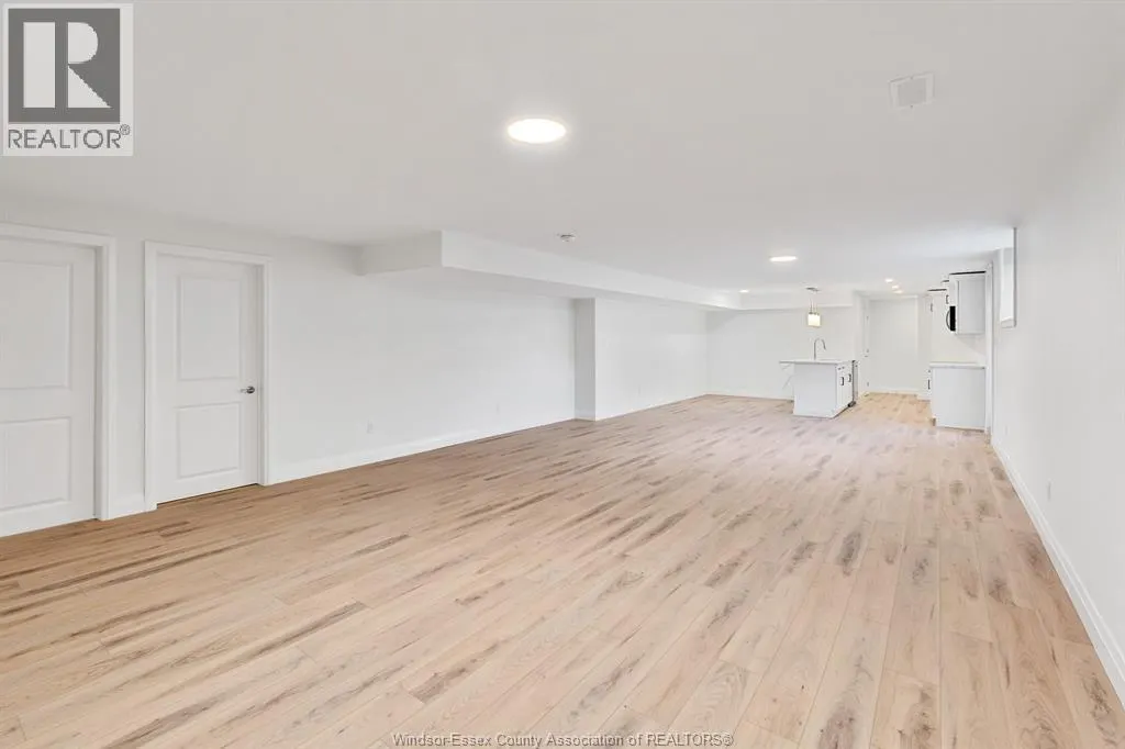 261 Livingstone CRESCENT Unit# B (LOWER)