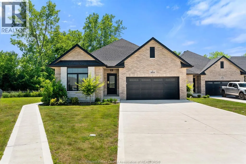 261 Livingstone CRESCENT Unit# B (LOWER)