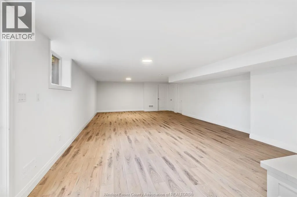 261 Livingstone CRESCENT Unit# B (LOWER)