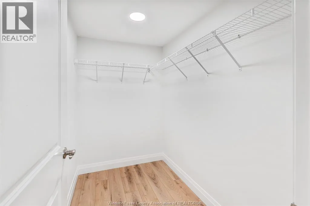261 Livingstone CRESCENT Unit# B (LOWER)