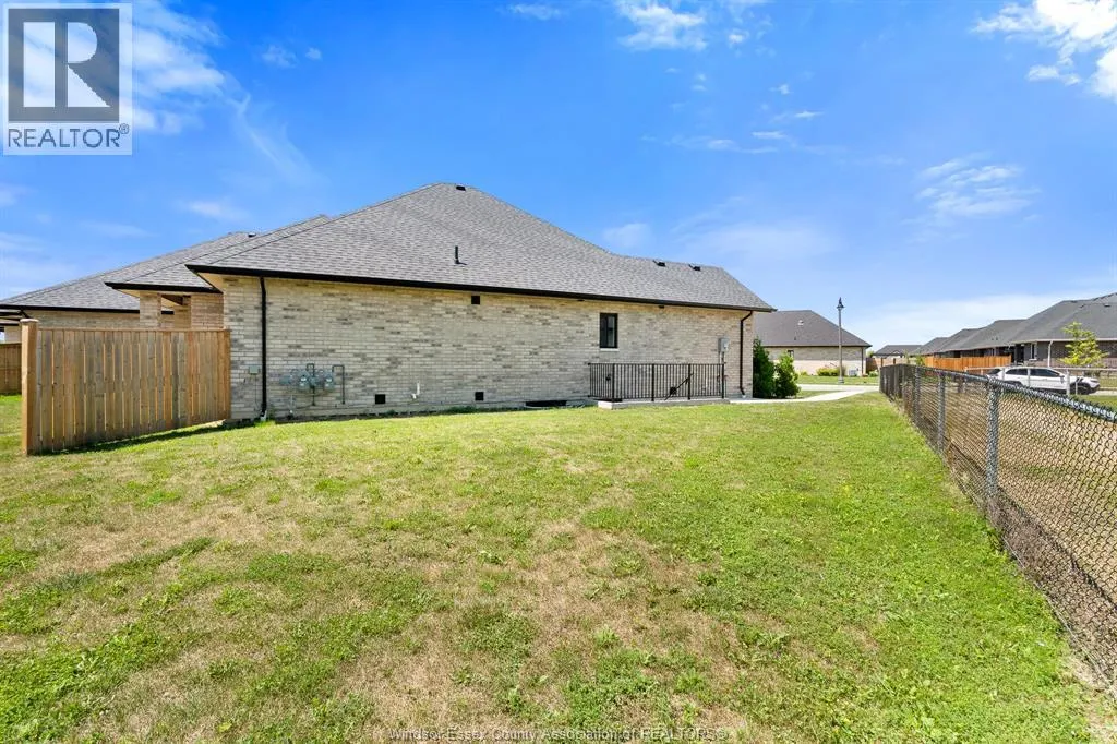 261 Livingstone CRESCENT Unit# B (LOWER)